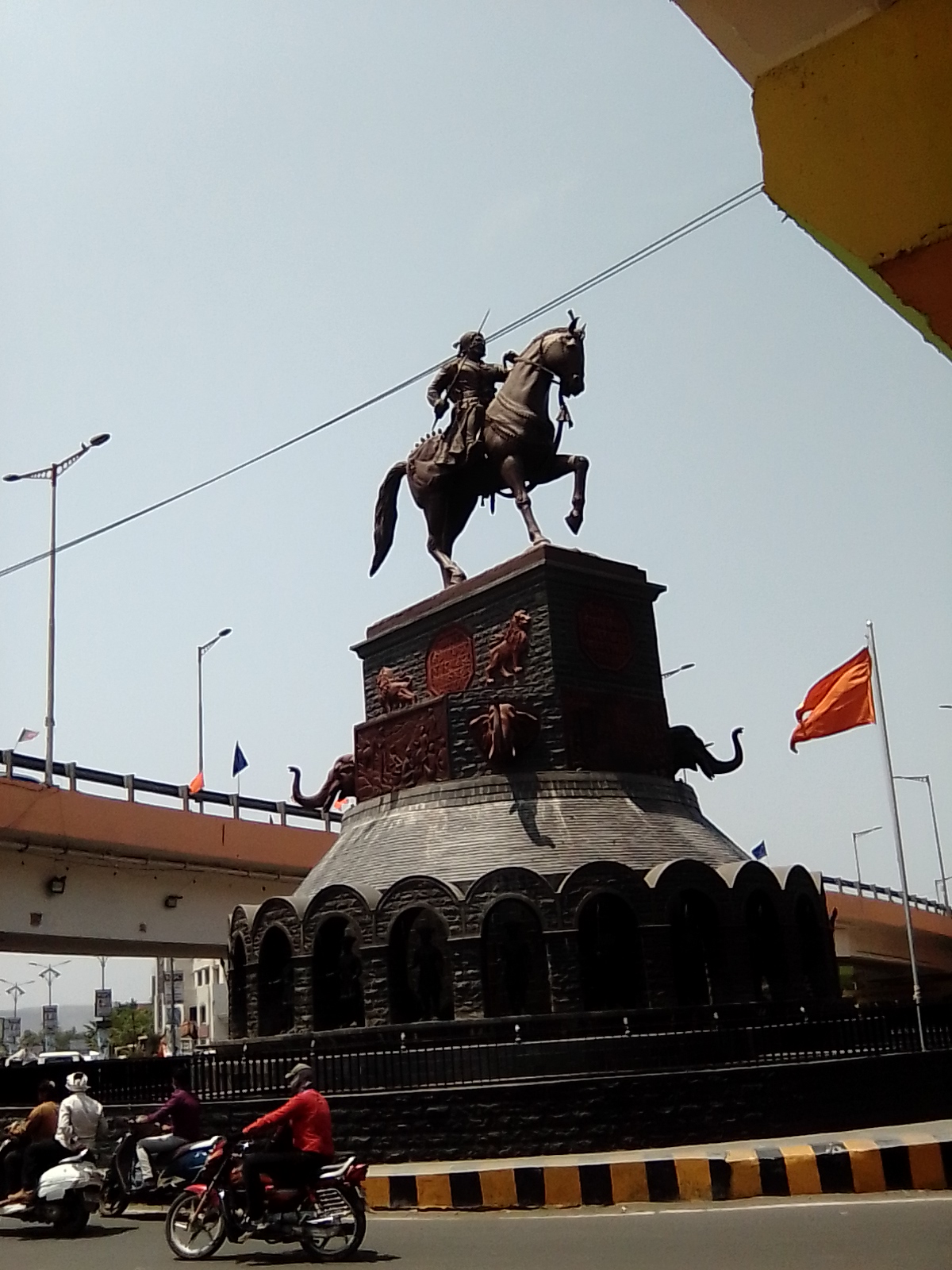 Kranti Chowk Taxi Service Chhatrapati Sambhajinagar Aurangabad